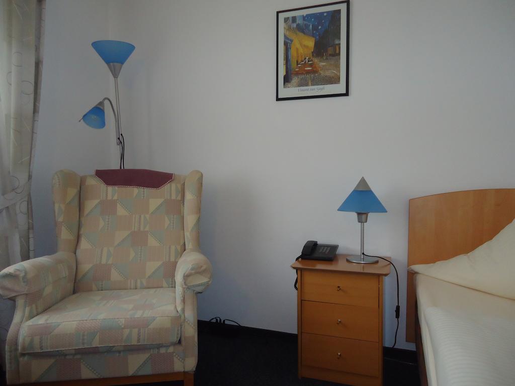 Hotel Central Oberursel Ngoại thất bức ảnh
