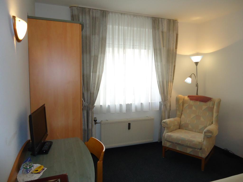 Hotel Central Oberursel Ngoại thất bức ảnh